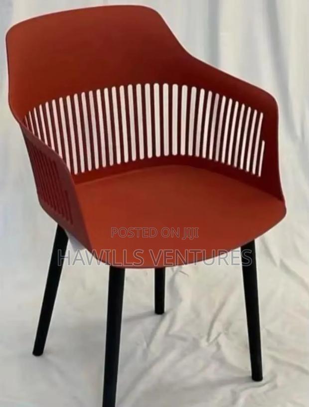 Leisure Plastic Chair · Photo 2