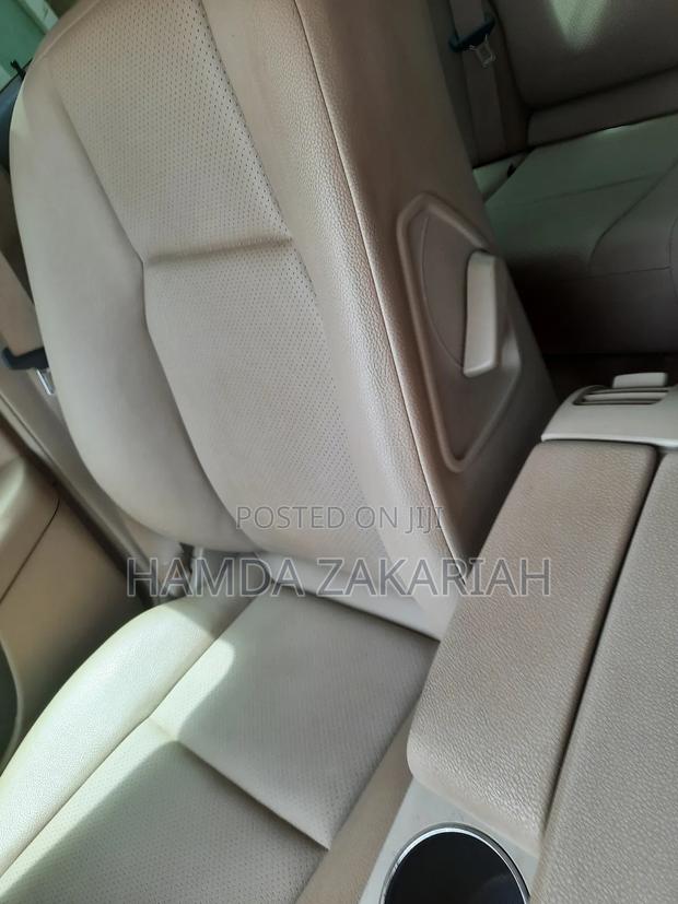 Mercedes-Benz C300 Luxury Sedan RWD (3.0L 6cyl 7A) 2010 Gold