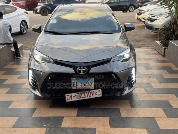 Toyota Corolla XSE 4dr Sedan (1.8L 4cyl CVT) 2017 Green photo 6