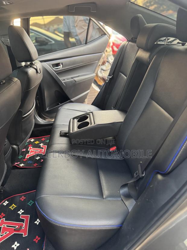 Toyota Corolla XSE 4dr Sedan (1.8L 4cyl CVT) 2017 Green photo 8
