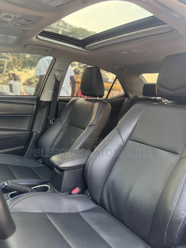 Toyota Corolla XSE 4dr Sedan (1.8L 4cyl CVT) 2017 Green photo 10
