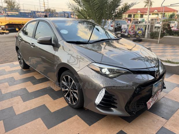 Toyota Corolla XSE 4dr Sedan (1.8L 4cyl CVT) 2017 Green photo 2
