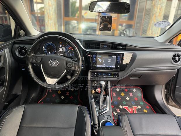 Toyota Corolla XSE 4dr Sedan (1.8L 4cyl CVT) 2017 Green photo 9