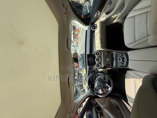 Mercedes-Benz C300 2017 Red