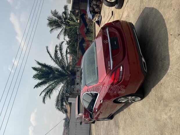 Mercedes-Benz C300 2017 Red