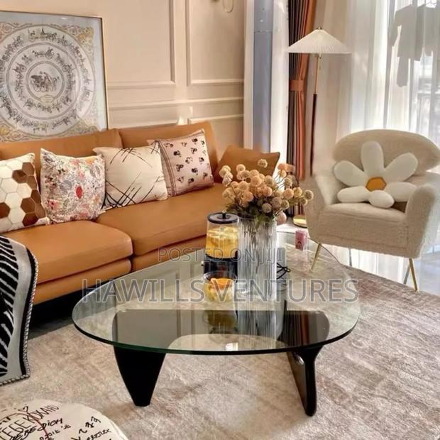 Transparent Tempered Glass Table · Photo 3