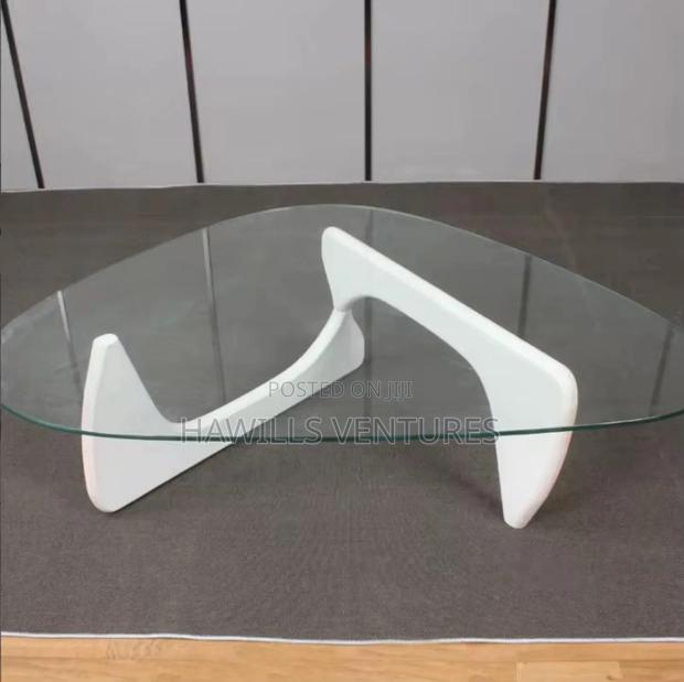 Transparent Tempered Glass Table · Photo 4