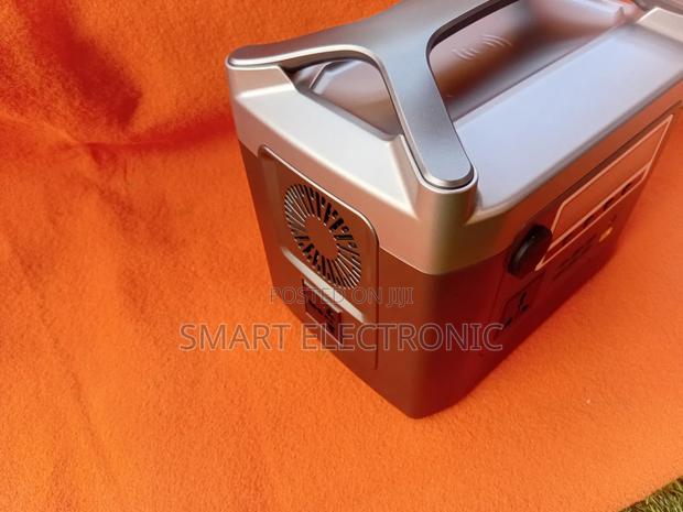 Nomadcharge 600 Outdoor Power Station · Photo 2