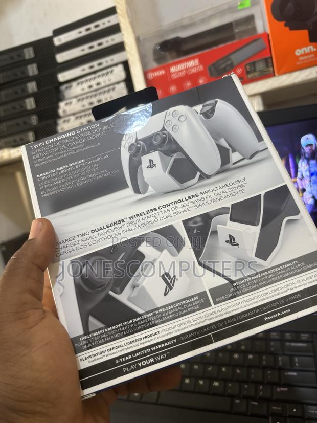 Playstation Twin Charging Station photo 2