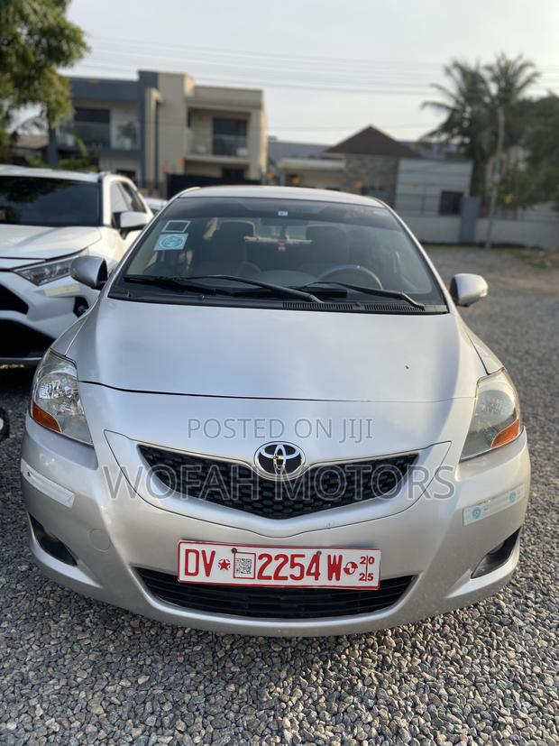 Toyota Belta 2012 Silver