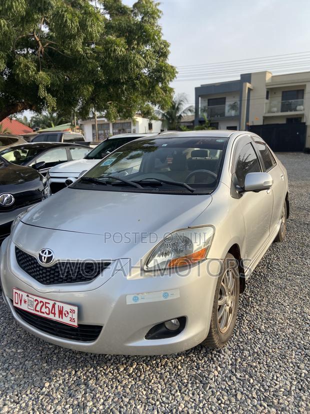 Toyota Belta 2012 Silver