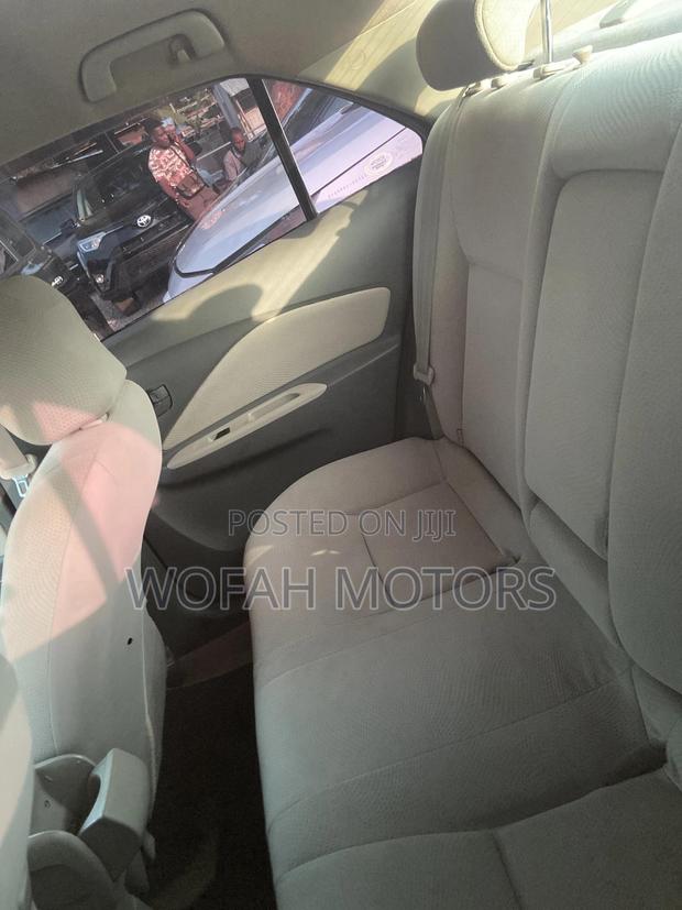 Toyota Belta 2012 Silver