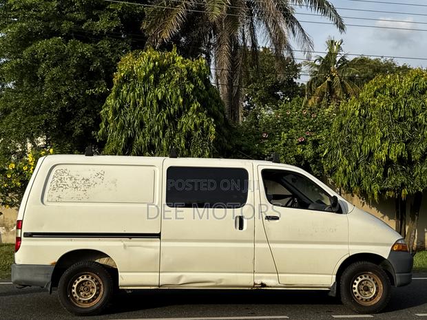 Toyota HiAce 2000 White