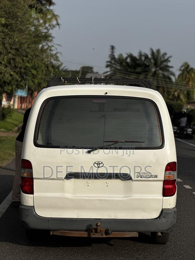 Toyota HiAce 1998 White