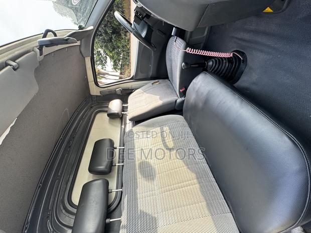 Toyota HiAce 1998 White