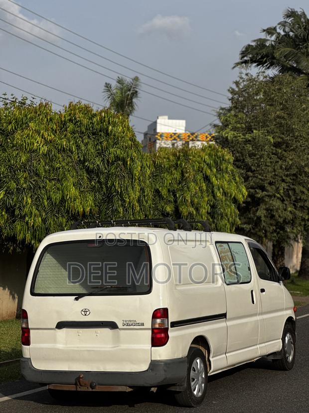 Toyota HiAce 1998 White