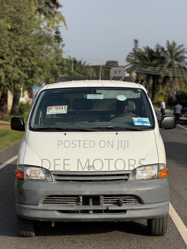 Toyota HiAce 1998 White