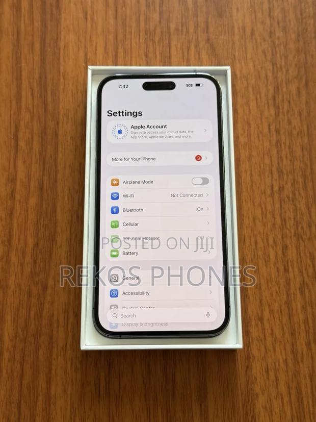 New Apple iPhone 14 Pro Max 256 GB Gold photo 3