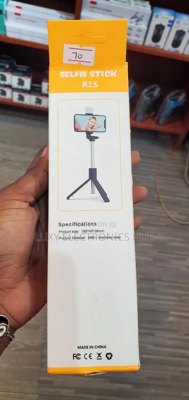 R16 Selfie Stick photo 2