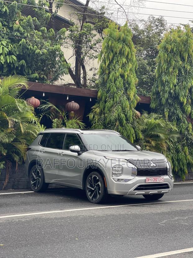 Mitsubishi Outlander SEL 2023 Gray photo 2