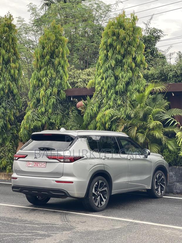 Mitsubishi Outlander SEL 2023 Gray photo 6