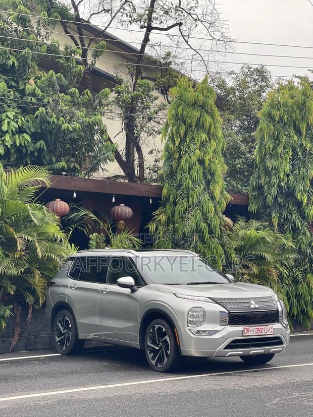 Mitsubishi Outlander SEL 2023 Gray photo 7