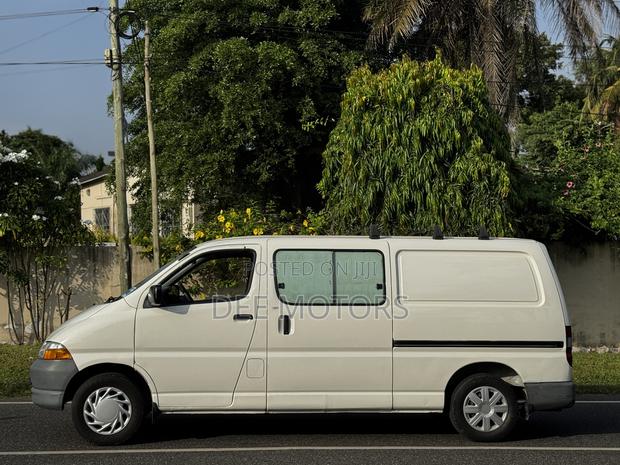 Toyota HiAce 1998 White