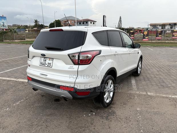 Ford Escape SE FWD 2017 White