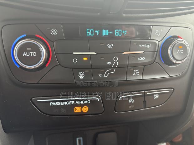 Ford Escape SE FWD 2017 White