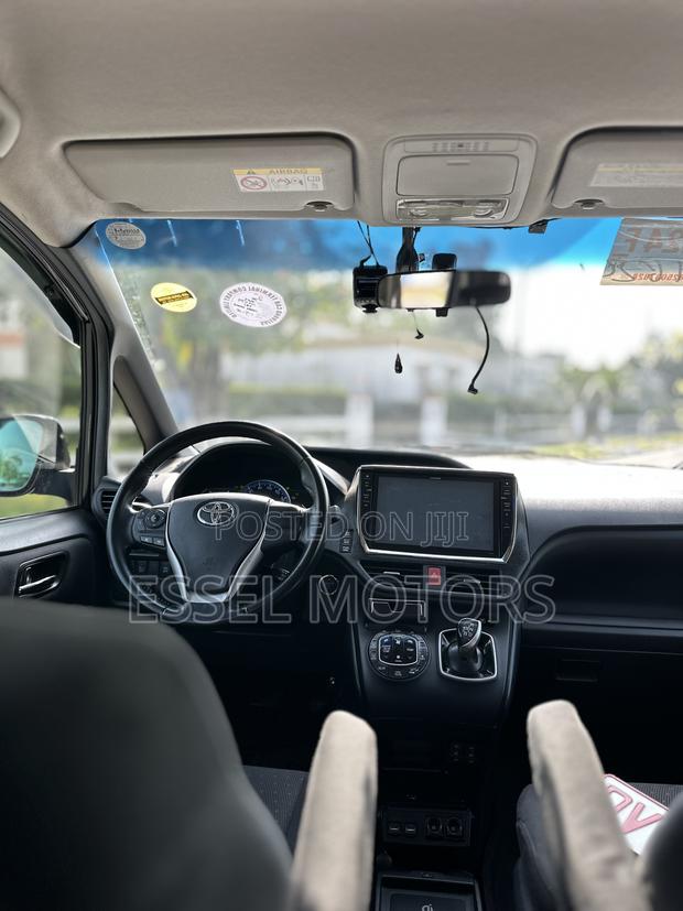 Toyota Voxy 2018 Blue