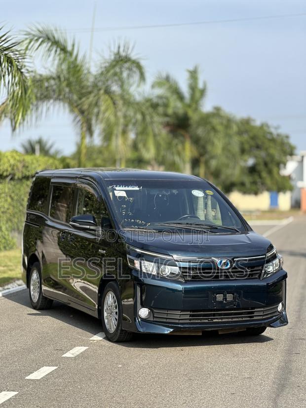 Toyota Voxy 2018 Blue