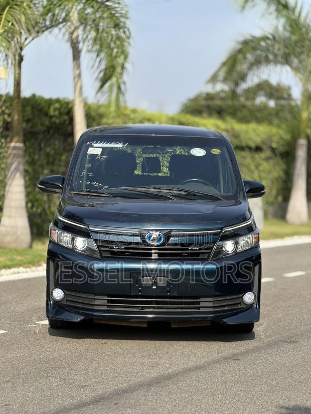 Toyota Voxy 2018 Blue