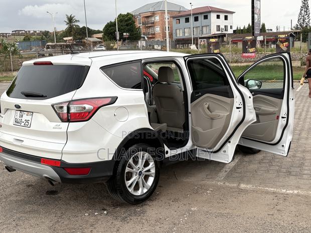 Ford Escape SE FWD 2017 White