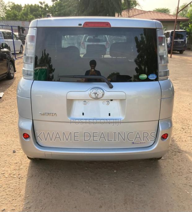 Toyota Sienta 1.5 FWD 2013 Silver