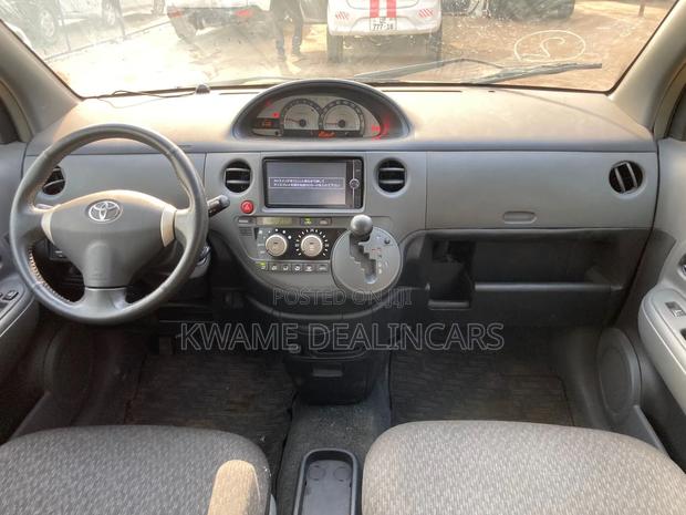 Toyota Sienta 1.5 FWD 2013 Silver