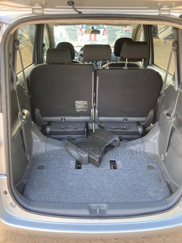 Toyota Sienta 1.5 FWD 2013 Silver