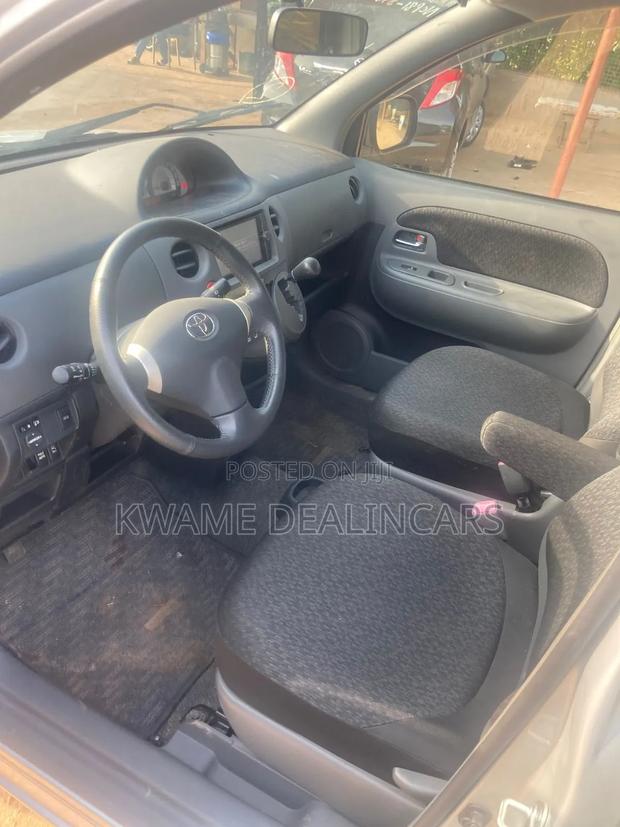 Toyota Sienta 1.5 FWD 2013 Silver