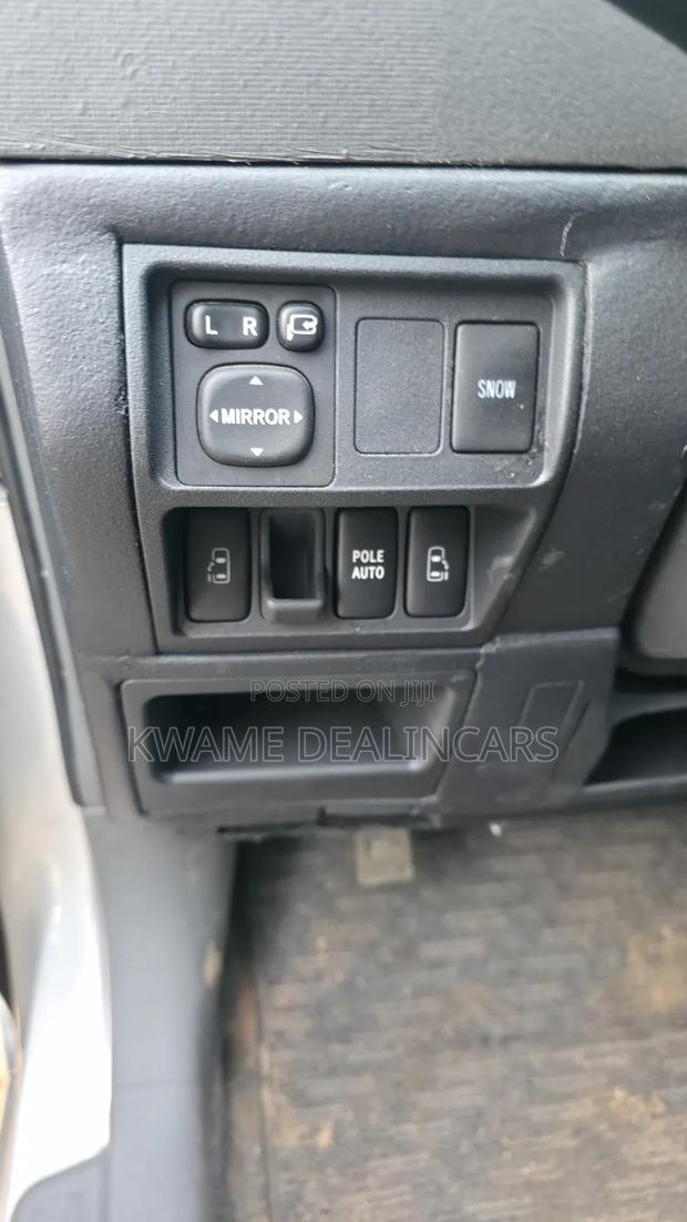 Toyota Sienta 1.5 FWD 2013 Silver