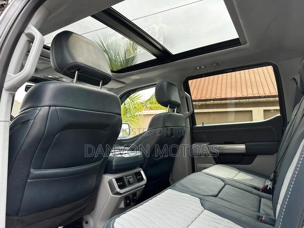Ford F-150 Limited 2023 Black photo 4