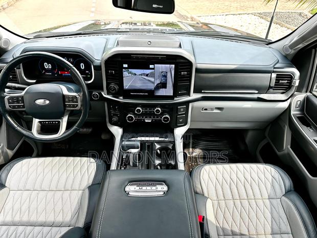 Ford F-150 Limited 2023 Black photo 8