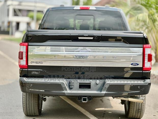 Ford F-150 Limited 2023 Black photo 12
