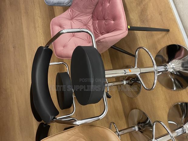 Adjustable Bar Chair · Photo 1
