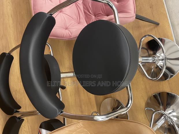 Adjustable Bar Chair · Photo 2