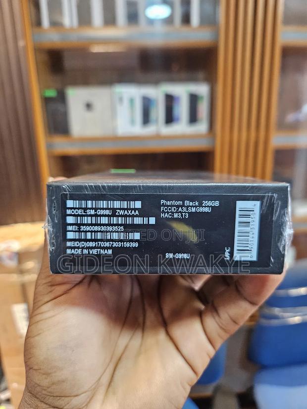 New Samsung Galaxy S21 Ultra 5G 128 GB Black · Photo 3