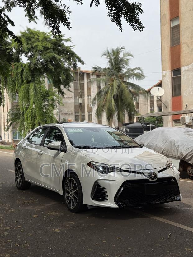 Toyota Corolla SE Special Edition 4dr Sedan (1.8L 4cyl CVT) 2017 White