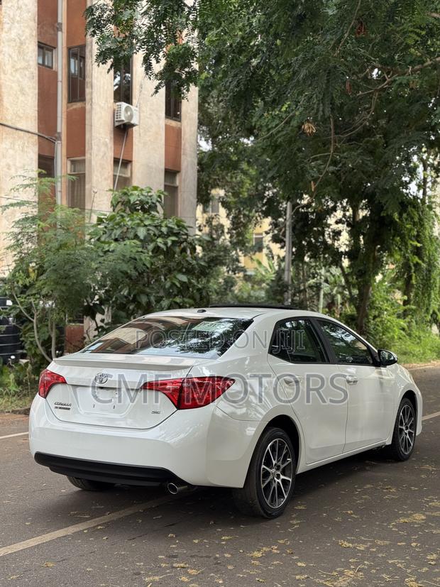 Toyota Corolla SE Special Edition 4dr Sedan (1.8L 4cyl CVT) 2017 White