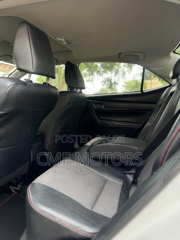 Toyota Corolla SE Special Edition 4dr Sedan (1.8L 4cyl CVT) 2017 White