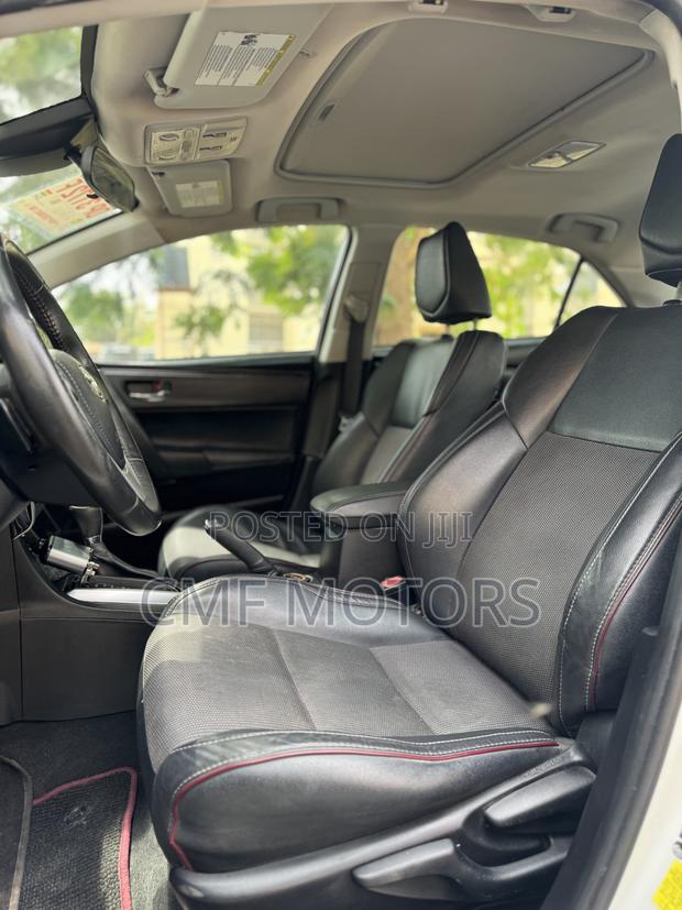 Toyota Corolla SE Special Edition 4dr Sedan (1.8L 4cyl CVT) 2017 White