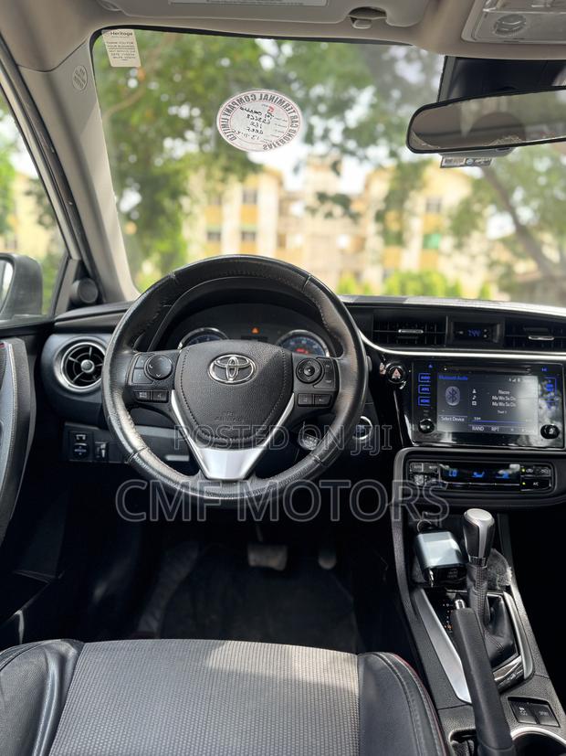 Toyota Corolla SE Special Edition 4dr Sedan (1.8L 4cyl CVT) 2017 White