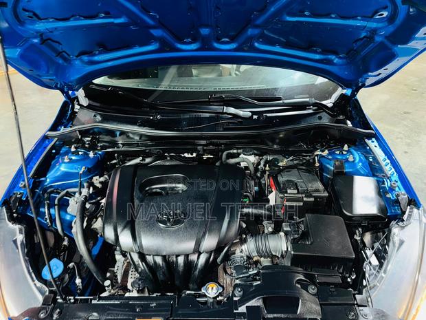 Toyota Yaris 2016 Blue